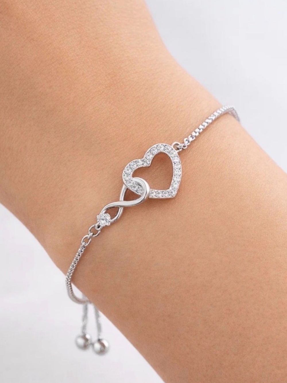 Heart Infinity Bracelet
Crystal CZ
Chain:Box
Metal:Brass
Lead/Nickel Free Metal